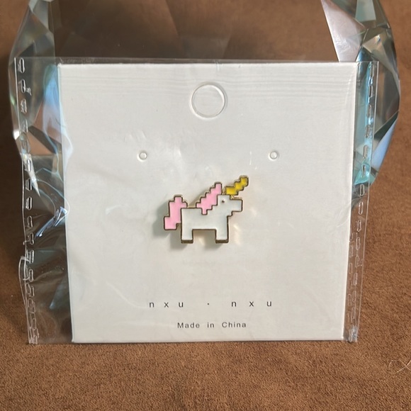 Unicorn enamel pin - Picture 2 of 4
